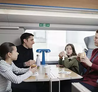 Espace Carré Famille à board d'un TGV INOUI