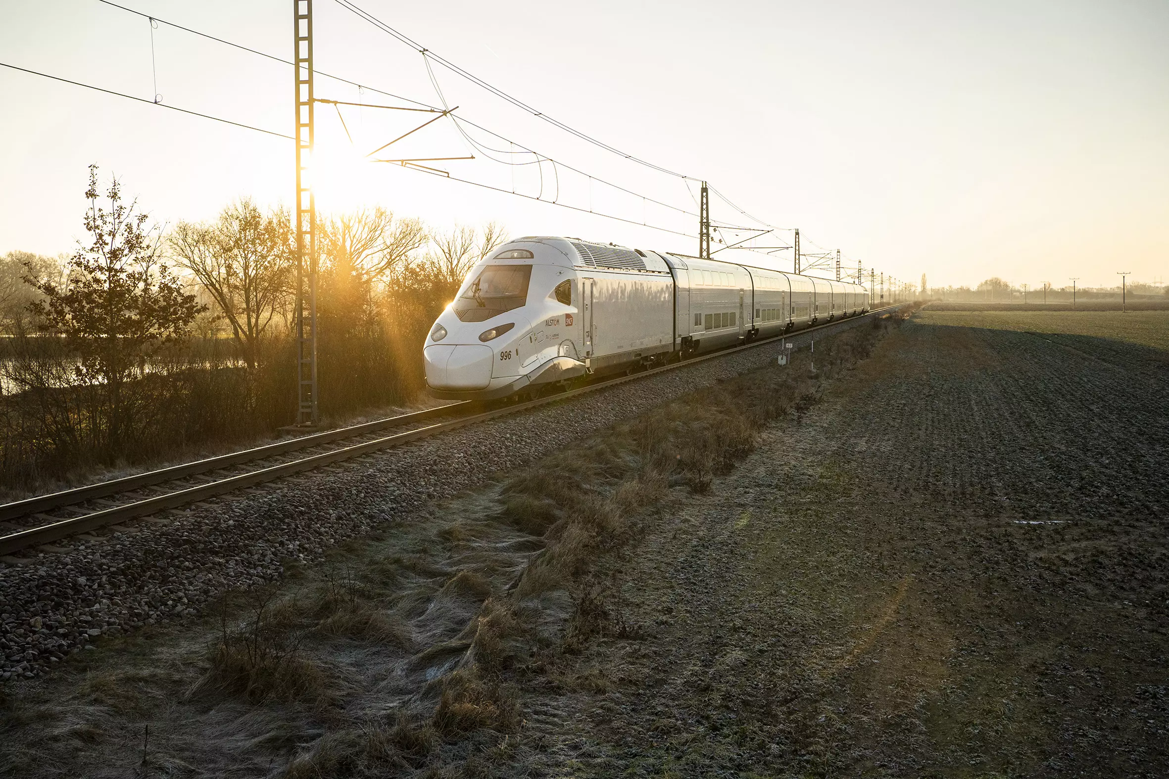 Le TGV M en parcours à l'aube